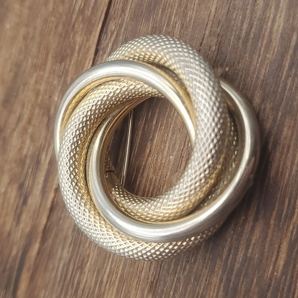 Mesh‎ twisted knot large estate brooch B531